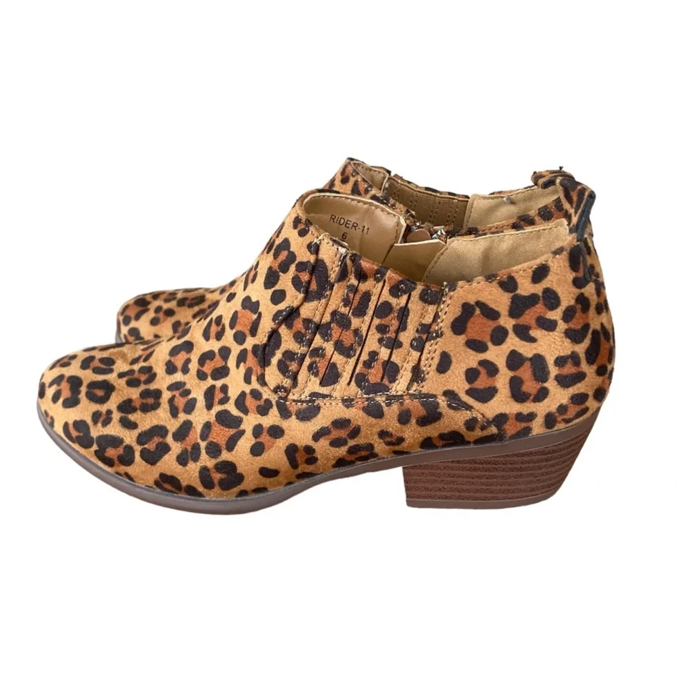 Refresh Rider-11 Leopard Zip Up Almond Toe Booties Women’s Size 6